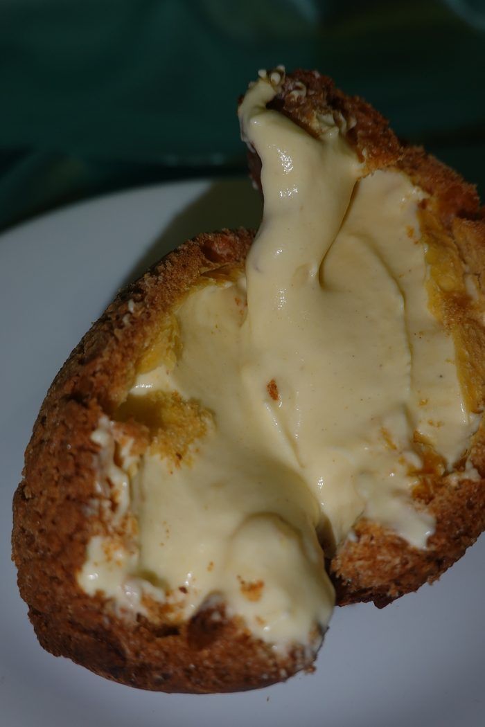 Cross section of a filled cookie with caramel